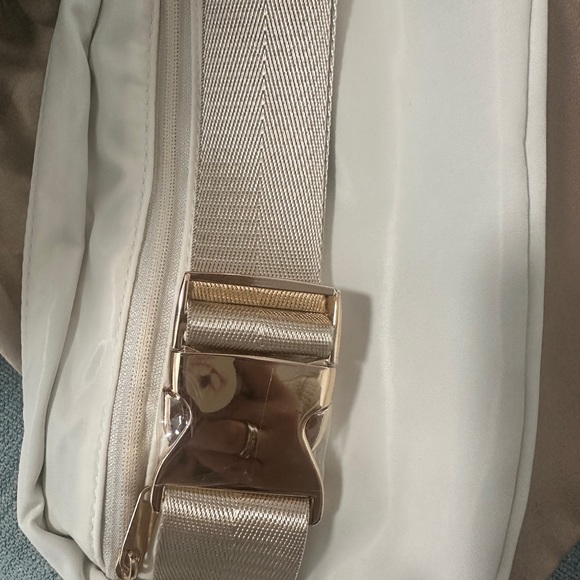 ⭐️SOLD⭐️ NWT Rose Gold Cross Body Bag - Picture 8 of 11